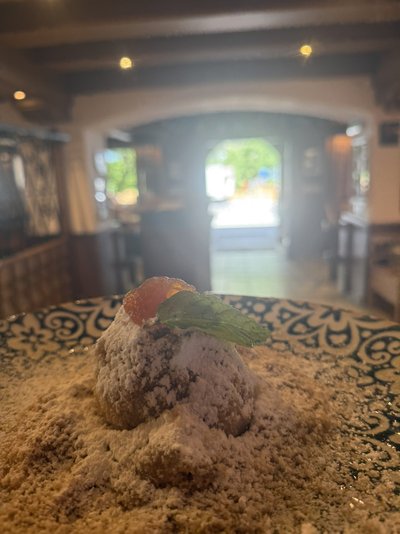 Marillenknödel im Restaurant Standl Wirt